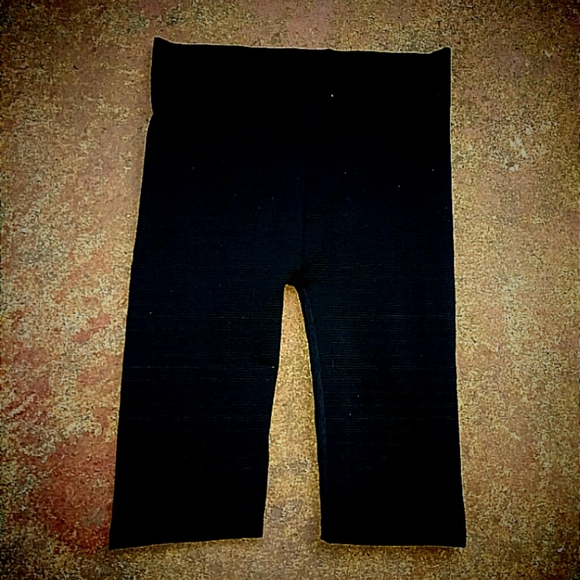 VS PINK Capri - Picture 4 of 4